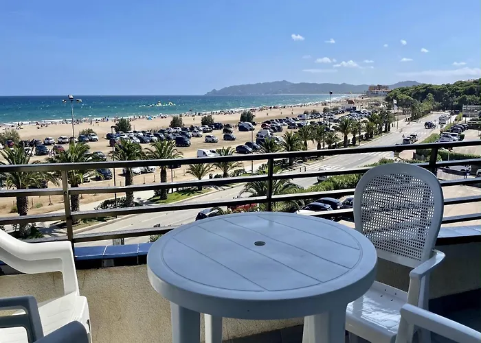 By The In Spain Л'Эстартит