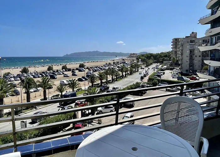 Апартаменты By The In Spain Л'Эстартит